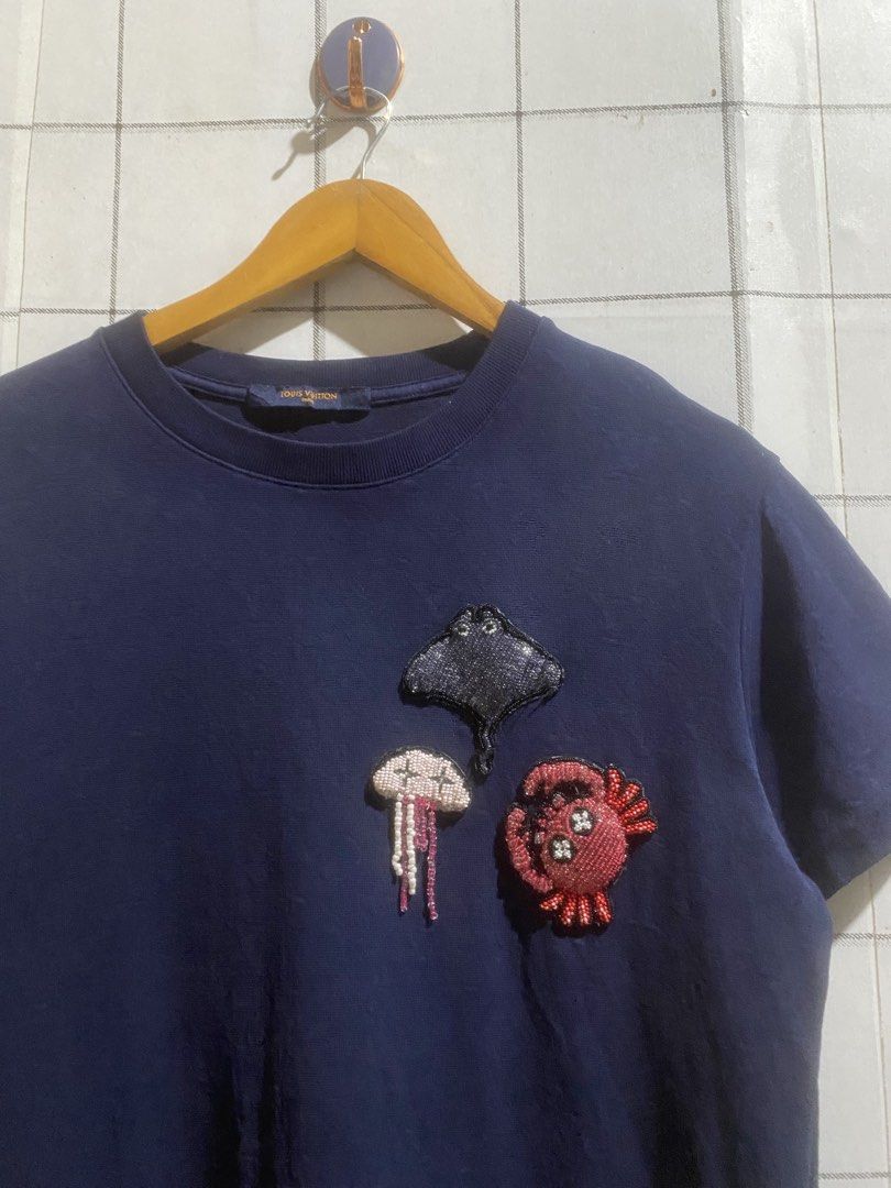Lv (Category: Activewear) located in Gumaca. Submitted by dnlflvr.fits (Listing ID 1468843670, Image 3). Description: Louis Vuitton Spring/Summer 2021 Beaded Animal & Monogram Short-Sleeve T-Shirt EXCELENT CONDITION NEED WASH ONLY SIZE:MEDIUM(21x26) .