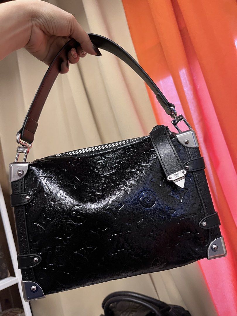 Lv bag (Category: Luxury Bags & Wallets) located in Manila. Submitted by rose303 (Listing ID 1468920680, Image 1). Description: .