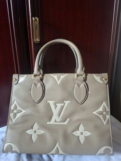 (Category: ) located in . Submitted by luxxe_closet (Listing ID 1468760269, Image 1). Description: .