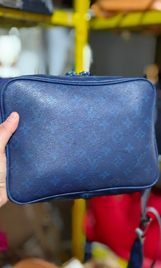 Lv Sling (Category: Cross-body Bags) located in Bacolod City. Submitted by darriebags88 (Listing ID 1468775742, Image 2). Description: coded no flaw.