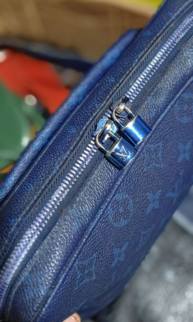 Lv Sling (Category: Cross-body Bags) located in Bacolod City. Submitted by darriebags88 (Listing ID 1468775742, Image 3). Description: coded no flaw.
