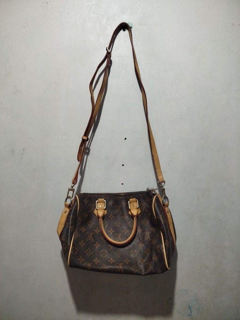 LV SPEEDY (Category: Tote Bags) located in Manila. Submitted by alenoid (Listing ID 1468866076, Image 1). Description: LV SPEEDY BAG COMPLETE DETAILS NO ISSUE SIGN OF USAGE ONLY 850 .