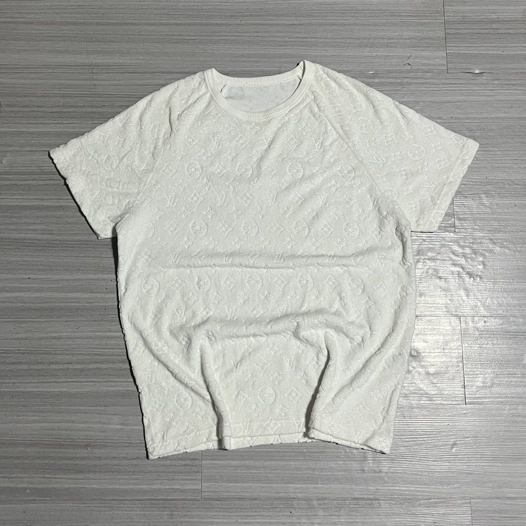 LV TOWEL DESIGN MONOGRAM (Category: Luxury Apparel) located in Iloilo. Submitted by thrift2cali (Listing ID 1468722055, Image 1). Description: ITEM NAME: ĽV WHITE TOWEL MONOGRAM DIMES: 22 / 28 SIZE: LARGE - XL CONDITION: LIKE NEW ISSUE: NONE (MISSNG MAINTAG, MAY WASHTAG) COLOR MAY VARY DUE TO LIGHTING - ADD SF OUTSIDE ILL CITY!.