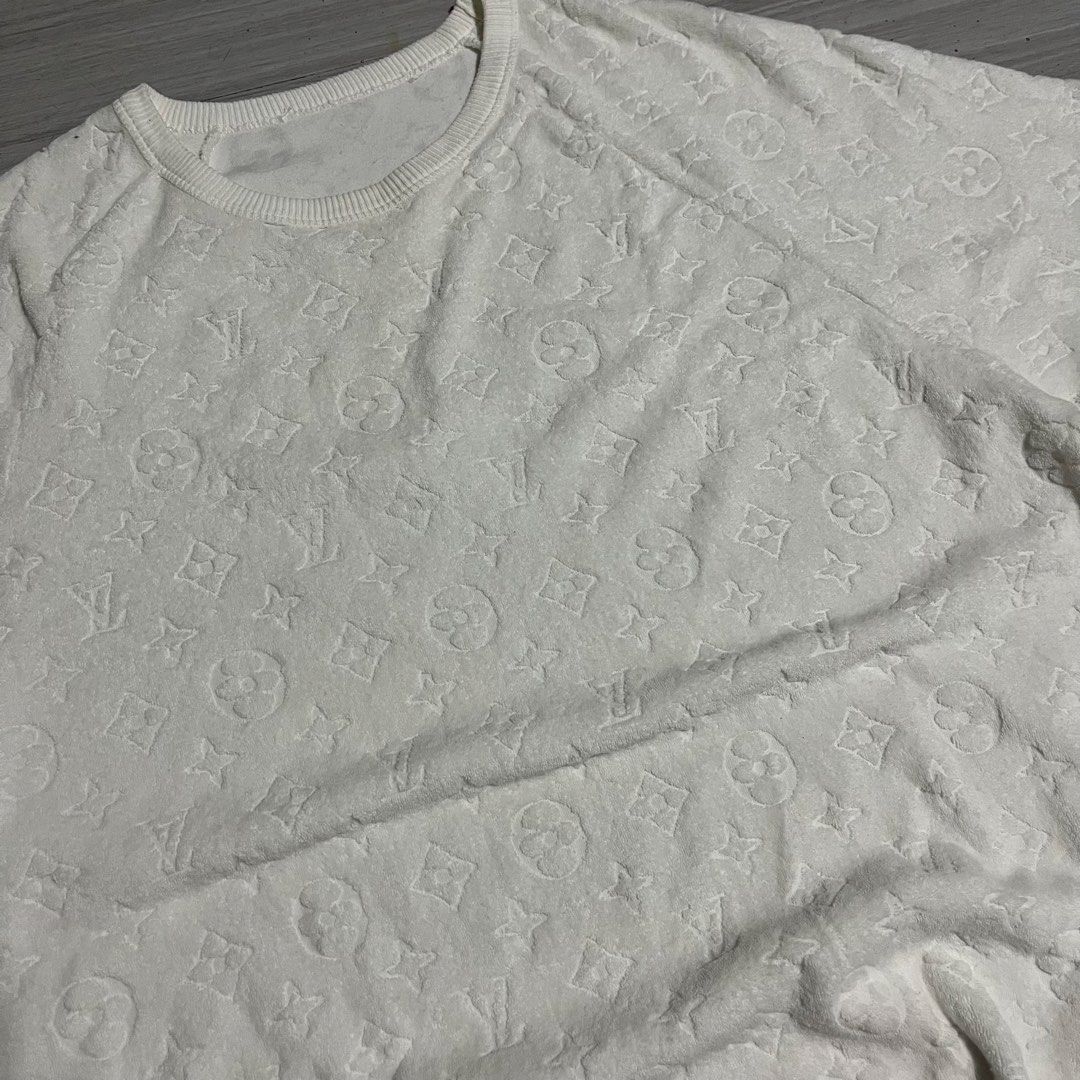 LV TOWEL DESIGN MONOGRAM (Category: Luxury Apparel) located in Iloilo. Submitted by thrift2cali (Listing ID 1468722055, Image 2). Description: ITEM NAME: ĽV WHITE TOWEL MONOGRAM DIMES: 22 / 28 SIZE: LARGE - XL CONDITION: LIKE NEW ISSUE: NONE (MISSNG MAINTAG, MAY WASHTAG) COLOR MAY VARY DUE TO LIGHTING - ADD SF OUTSIDE ILL CITY!.