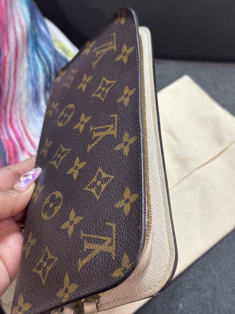 LV WALLET (Category: Luxury Bags & Wallets) located in Manila. Submitted by prettystuff1008 (Listing ID 1468823347, Image 2). Description: Still in good condition Store bought With sign of use no flaws Selling low.