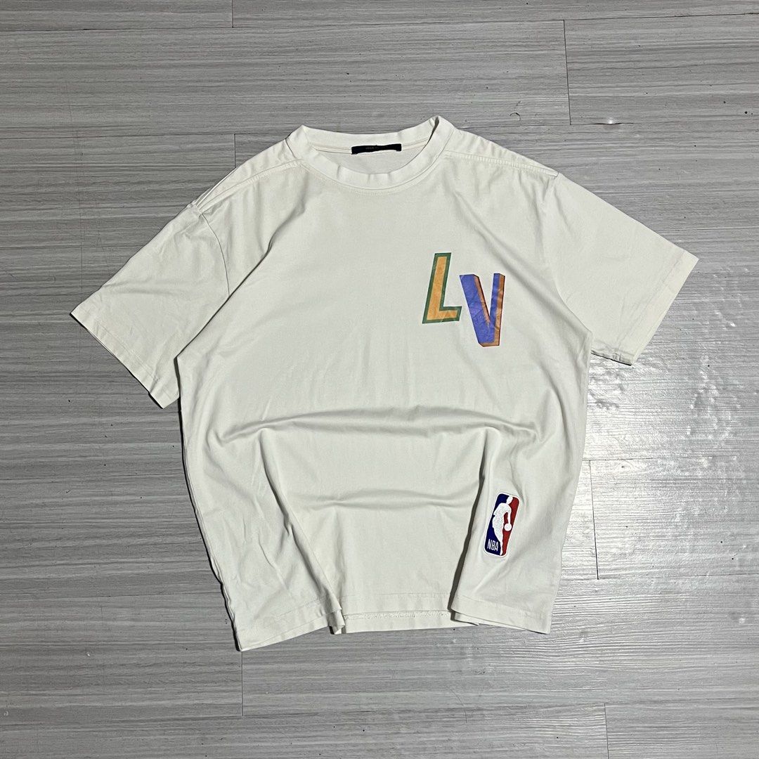LV X NBA (Category: Luxury Apparel) located in Iloilo. Submitted by thrift2cali (Listing ID 1468719418, Image 2). Description: SEARCHABLE CODE ITEM NAME: Ľ V X NB Â DIMES: 23 / 27 SIZE: LARGE CONDITION: EXCELLENT ISSUE: NONE COLOR MAY VARY DUE TO LIGHTING - ADD SF OUTSIDE ILL CITY!.