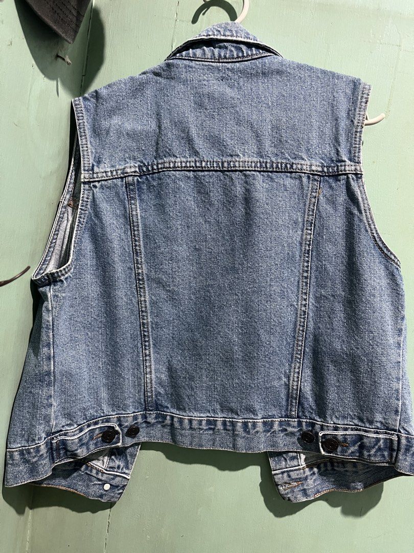 M- Pull and Bear Vintage Denim Vest (Category: Sleeveless) located in Quezon City. Submitted by extrapetite_ph (Listing ID 1468777176, Image 3). Description: .