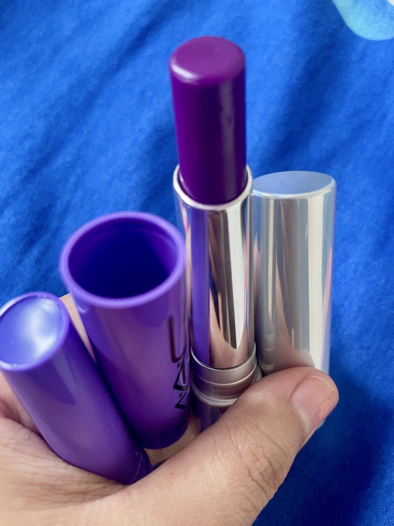 Mac Gloss Stick Lipbalm Makeup Bundle Take All (Category: Makeup) located in Rizal. Submitted by massivedecluttering (Listing ID 1468781077, Image 2). Description: bnew ung gloss EXP 12 2027 ung lipbalm swatched EXP 08 2027 pa nabusara ung box.