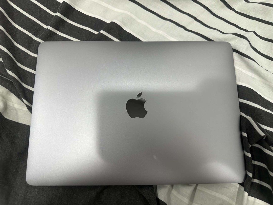 Macbook Air 2020 i5 (Category: Laptops & Notebooks) located in Cavite. Submitted by whimsyms (Listing ID 1468835446, Image 1). Description: ⭐️Model: MacBook Air 2020 (Space Gray, Model A2179) ⭐️Specs: Quad-core Intel Core i5, 8GB RAM, 512GB SSD storage ⭐️Keyboard: Japanese character markings Only used for school and reading Only braided type c cable included, no power brick Issues: 📍Battery (Service Recommended, but still useable for daily drive