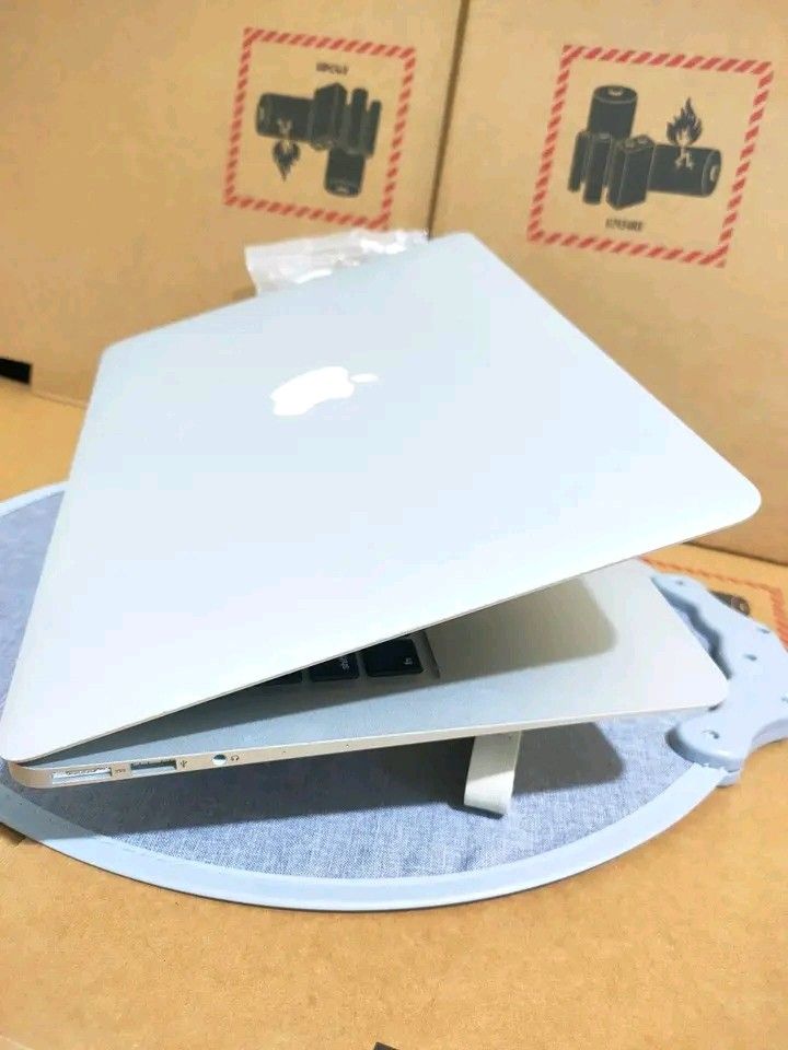 #MacBook Air: model 2017 core i5 🍎🍏🍎 (Category: Laptops & Notebooks) located in Manila. Submitted by lonelyme_1986 (Listing ID 1468922975, Image 3). Description: #MacBook Air: model 2017 core i5 🍎🍏🍎 ✅8GB RAM ✅256GB SSD Storage 🛑Intel hd graphics 🛑13'3 inches Screen 🛑Good battery 🛑Wifi ready 🛑Bluetooth ready 🛑Camera ready #SLIMTYPE ✅macOS Monterey✅ #GoodQualityGuaranteed fresh from japan #in-laptop, charger, mouse, mousepad #JAPAN Surp