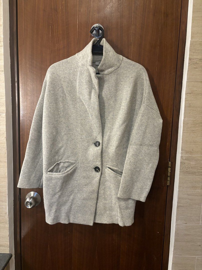 Madewell Grey Knit Coat (Category: Coats, Jackets and Outerwear) located in Muntinlupa City. Submitted by juliegarcia (Listing ID 1468802509, Image 1). Description: 🚢 Shipping fee not included. 💸 Price negotiable. 💌 DM for more photos & info. .