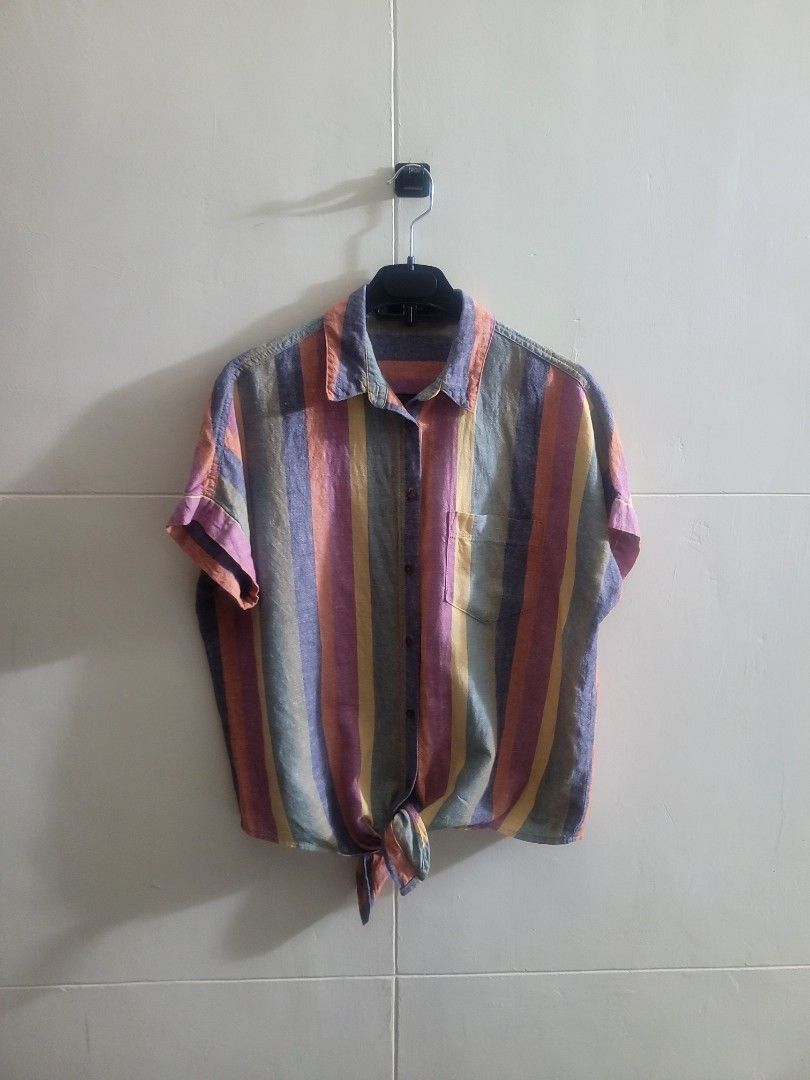 Madewell Linen Top (Category: Blouses) located in Los Banos. Submitted by lopecruz (Listing ID 1468831033, Image 1). Description: 22"armpit laid flat 22"length like new condition,no kupas M to near L frame.