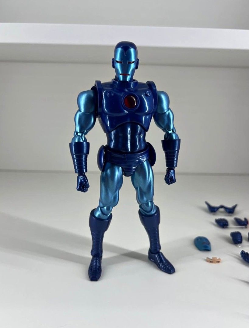 Mafex Iron Man Stealth Suit Version (Category: Figurines & Statues) located in San Juan. Submitted by docpratty (Listing ID 1468775090, Image 1). Description: Like new.