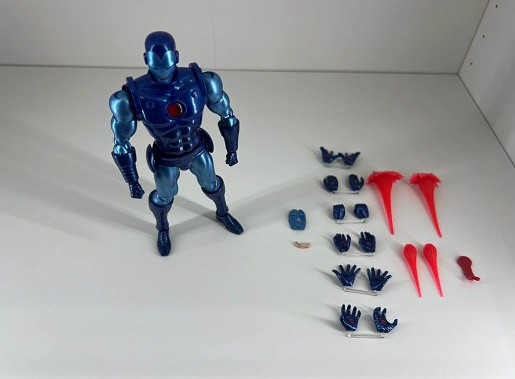 Mafex Iron Man Stealth Suit Version (Category: Figurines & Statues) located in San Juan. Submitted by docpratty (Listing ID 1468775090, Image 2). Description: Like new.