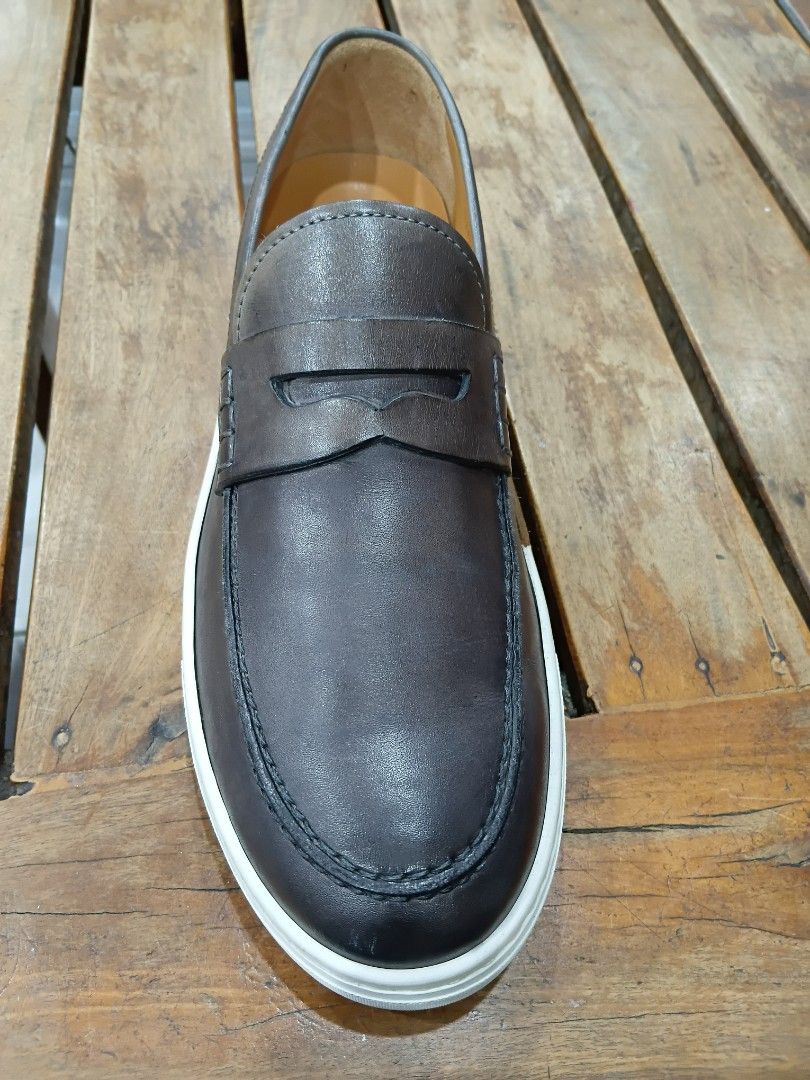 Magnanni (Category: Casual Shoes) located in Subic. Submitted by AnythingBrandedby_May (Listing ID 1468718367, Image 3). Description: Magnanni.
