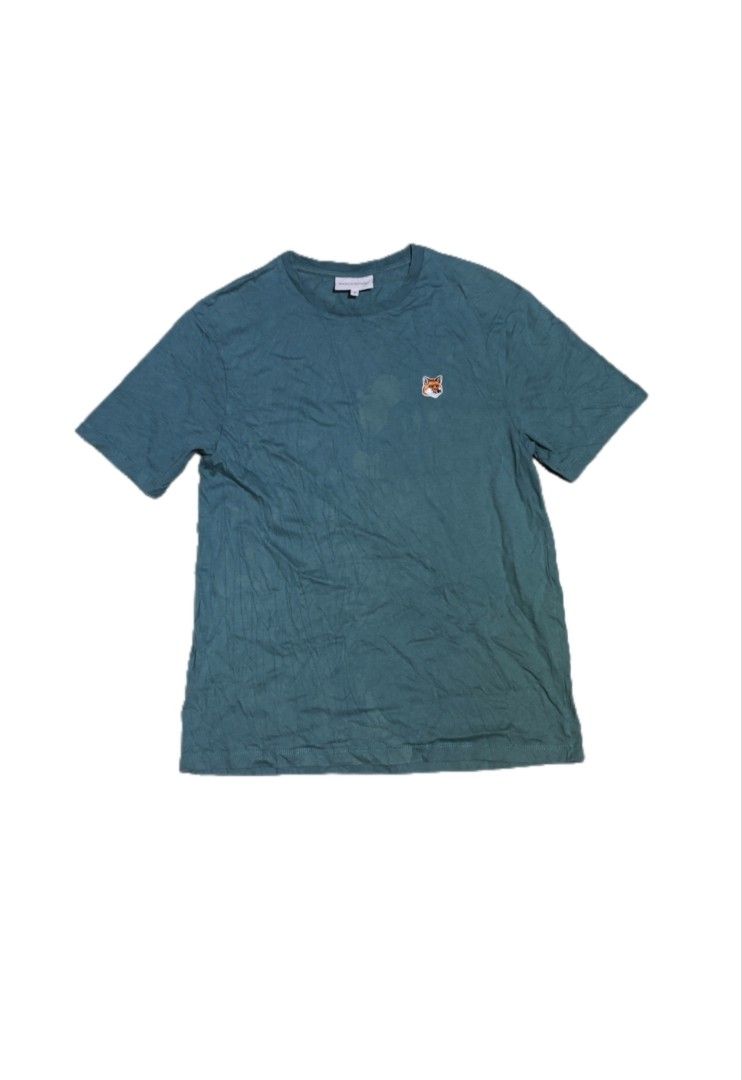 Maison kitsune (Category: Formal Shirts) located in Pontevedra. Submitted by estudyanthriftttt (Listing ID 1468754848, Image 1). Description: Want to sell this - Maison kitsune 🦊 Size : XS fit to small Measurements: 18 Width / 26 Length Issue : Washable stain lang kayo na mag laba Excellent condition ✅ Color rate : 9.5/10 ✅ color may vary due lighting.