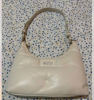 (Category: ) located in . Submitted by valenzcloset (Listing ID 1468895079, Image 1). Description: .