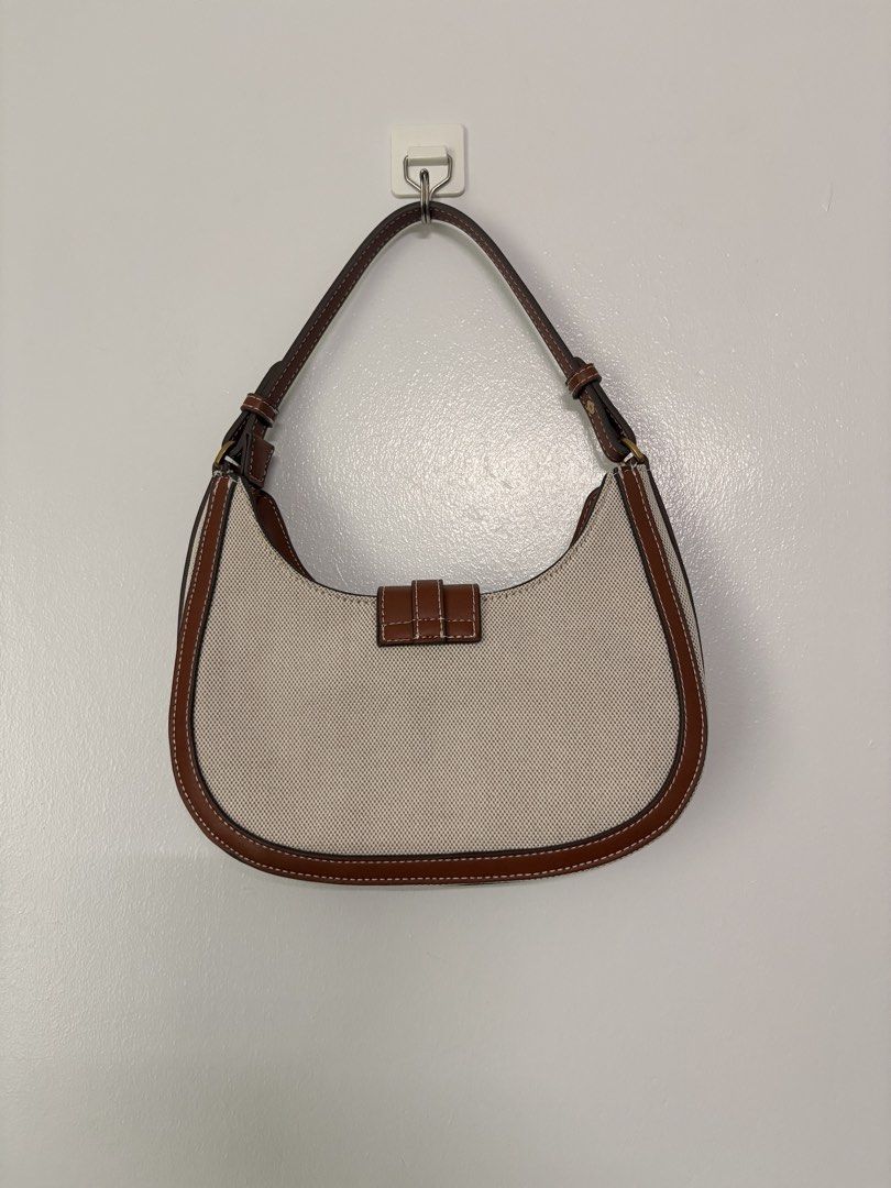 Mango Bag (Category: Shoulder Bags) located in Pasay City. Submitted by weartheclothes.mnl_shop (Listing ID 1468743061, Image 2). Description: Mango Shoulder Bag Almost New Used for a few hours Originally 2995 php RFS: will buy a bigger one 😁.