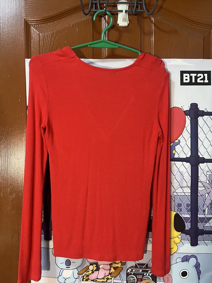 Mango Basics Red V-Neck Ribbed Long Sleeve Top (Category: Longsleeves) located in Marikina City. Submitted by yssacee (Listing ID 1468901317, Image 2). Description: - Brand: Mango Basics - Color: Bright red - Size: EUR XS / USA XXS - Material/Texture: Lightweight ribbed fabric - Neckline: V-neck - Styling: Perfect for layering or everyday wear - Super soft and comfy to wear ! Good quality -rfs: does not fit me anymore - pm for more photos/other q
