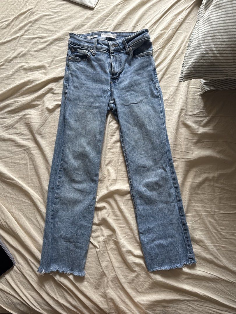 mango sienna flared cropped jeans (Category: Jeans) located in Quezon City. Submitted by rinezha (Listing ID 1468750547, Image 2). Description: hi! size: EUR 34, US 2 selling these because they’ve always been a bit tight on me so never got to wear them much.