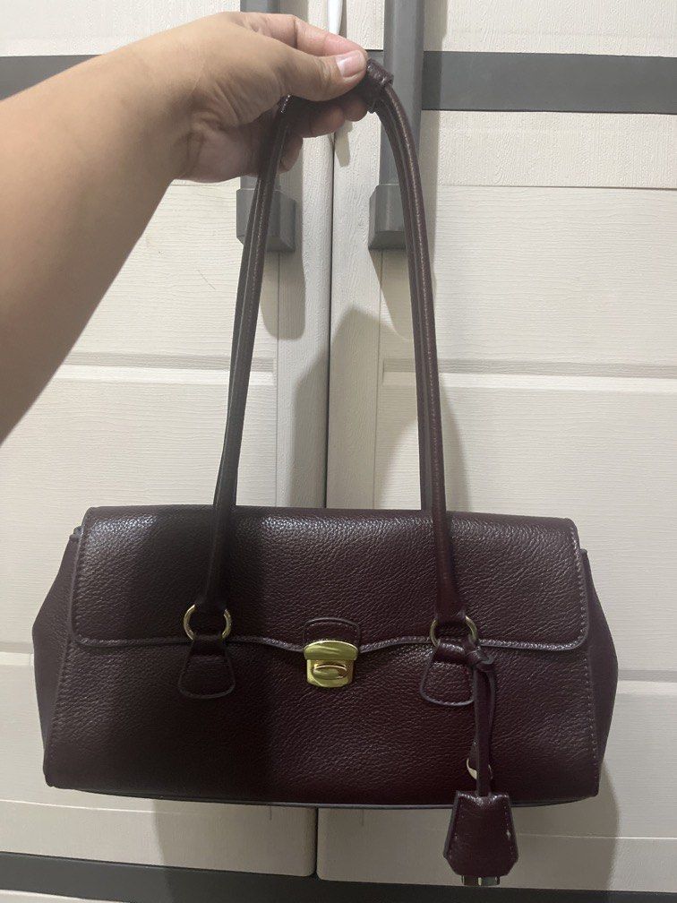 MANGO TOTE BAG (Category: Tote Bags) located in Paranaque City. Submitted by thriftedtreasure2026 (Listing ID 1468758029, Image 2). Description: .