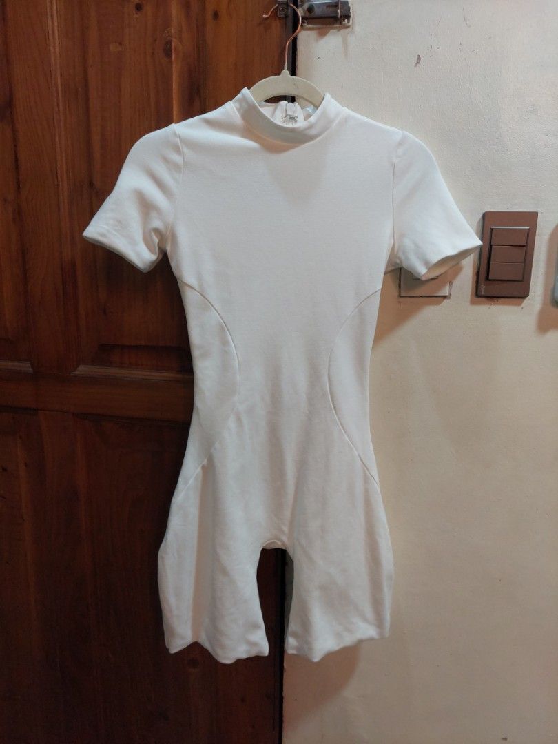 MANIERE DE VOIR WHITE JUMPSUIT (Category: Jumpsuits) located in San Pedro. Submitted by cyanide.slug.cat (Listing ID 1468815700, Image 1). Description: small 30-34" bust 32" length may very very faint yellow stains lang sa right leg sa likod.