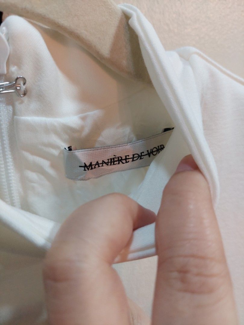 MANIERE DE VOIR WHITE JUMPSUIT (Category: Jumpsuits) located in San Pedro. Submitted by cyanide.slug.cat (Listing ID 1468815700, Image 2). Description: small 30-34" bust 32" length may very very faint yellow stains lang sa right leg sa likod.