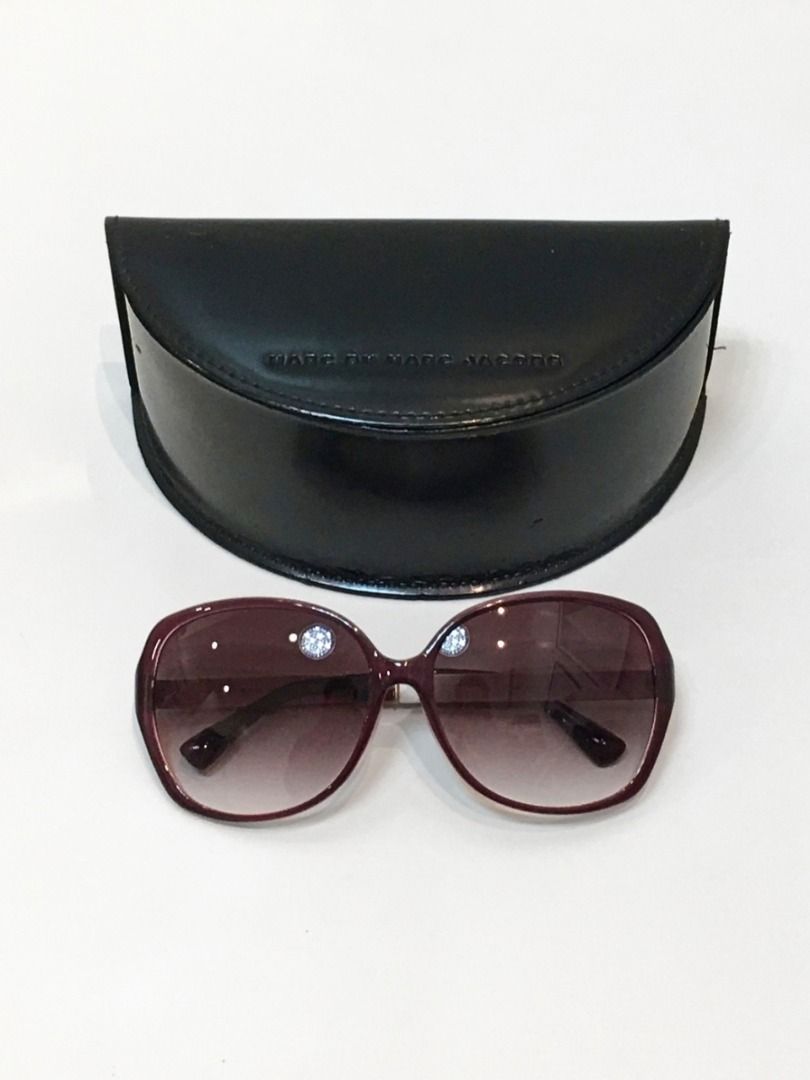 Marc by Marc Jacobs Oversized Sunglasses - Preloved Authentic (Category: Luxury Accessories) located in Santa Rosa. Submitted by brandiecollective (Listing ID 1468796328, Image 1). Description: ✅ Authentic/Original Preloved ✅ From Japan Auction ✅ Money-back Guaranteed If Proven Fake ✅ Message Us For More Details ✅ Open for Layaway Disclaimer: All items sold are preloved unless otherwise stated as brand new. As pre-owned items, signs of previous u