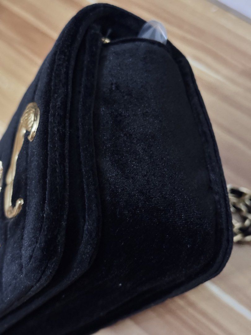 Marc Jacobs Crossbody bag (Category: Cross-body Bags) located in Mexico. Submitted by itsmealexa (Listing ID 1468916646, Image 3). Description: .