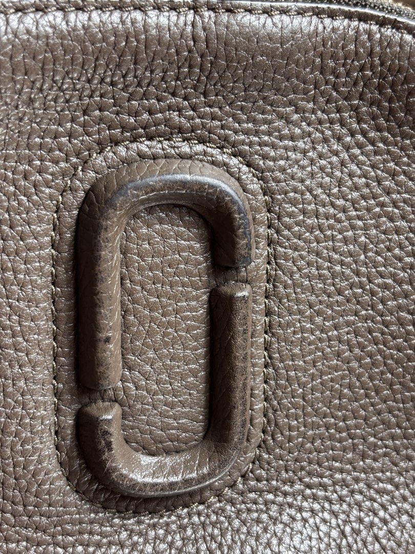 Marc Jacobs Shutter Camera Crossbody Bag (Category: Cross-body Bags) located in Manila. Submitted by earlylifecrisis (Listing ID 1468783949, Image 3). Description: Condition 8.5/10 Measure it by inch Width: 7.5 Length: 6 Depth: 2.5 Handle: 21.5 •Refund / Returns not allowed allowed •Please do check the dimensions size on labels sometimes are not accurate on the sizing •Ask me before purchasing.