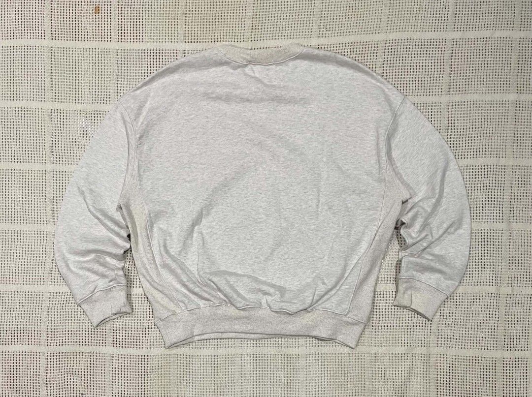 Mardi Mercredi Ddanji Heather Sweatshirt (Category: Luxury Apparel) located in Bacolod City. Submitted by abkicks_apparel (Listing ID 1468923182, Image 3). Description: Mardi Mercredi Ddanji Heather Sweatshirt W24 L25 Fits Medium to Large Women's Authentic Original As New Condition No Hidden Issues .