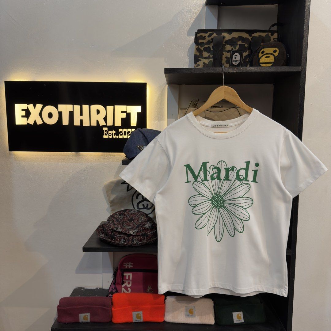 Mardi Mercredi Flower Green White Shirt (Category: Tshirts & Polo Shirts ) located in Manila. Submitted by jerichomal82553 (Listing ID 1468906708, Image 1). Description: Mardi Mercredi Flower Green White Shirt 20 by 24.5 Good Condition Complete Tags.