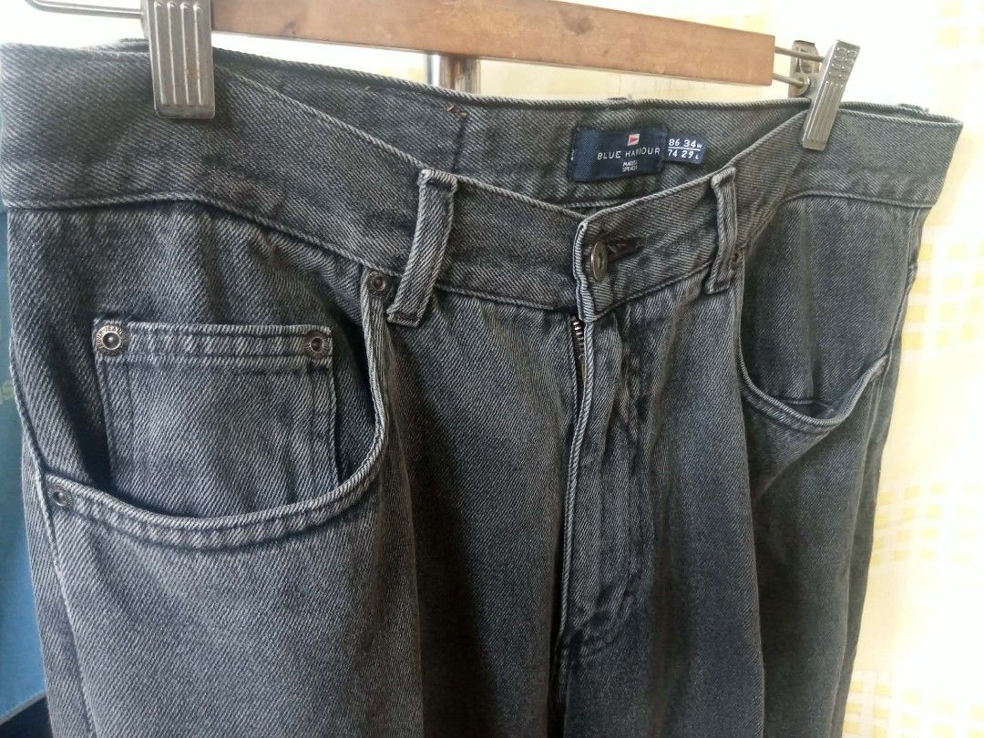 MARKS SPENCER Blue Harbour Black Denim Jeans Straight (Category: Jeans) located in Pasig City. Submitted by rjkfindsofficial (Listing ID 1468763575, Image 3). Description: ITEM DETAILS & SPECS: • Brand: Marks & Spencer (Blue Harbour Jeans) • Color: Washed Black / Charcoal Grey / Dark Fade • Fit: Regular / Straight Fit • Material: 100% Cotton (Durable, heavy denim quality) • Hardware: Original YKK Zipper & Branded Button • Condition: Preloved • Le