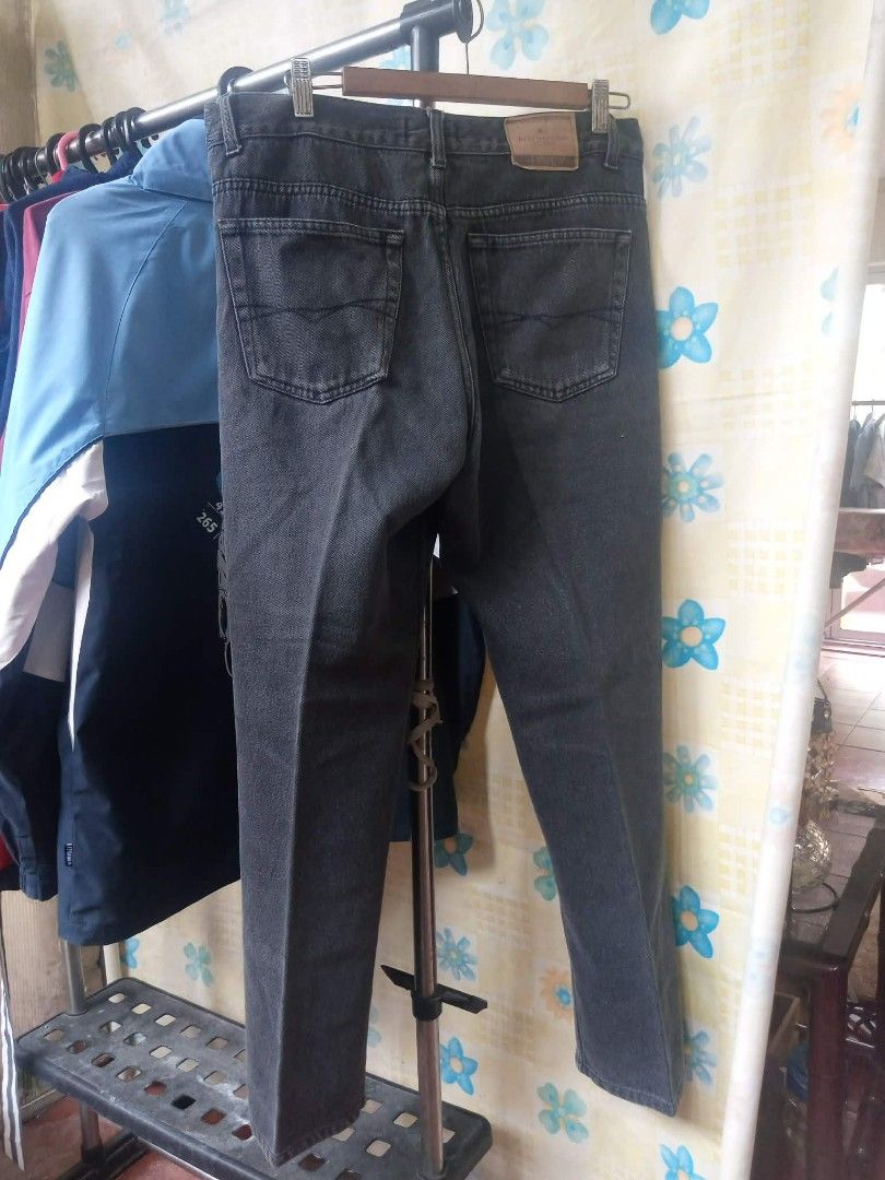 MARKS SPENCER Blue Harbour Black Denim Jeans Straight (Category: Jeans) located in Pasig City. Submitted by rjkfindsofficial (Listing ID 1468763575, Image 2). Description: ITEM DETAILS & SPECS: • Brand: Marks & Spencer (Blue Harbour Jeans) • Color: Washed Black / Charcoal Grey / Dark Fade • Fit: Regular / Straight Fit • Material: 100% Cotton (Durable, heavy denim quality) • Hardware: Original YKK Zipper & Branded Button • Condition: Preloved • Le