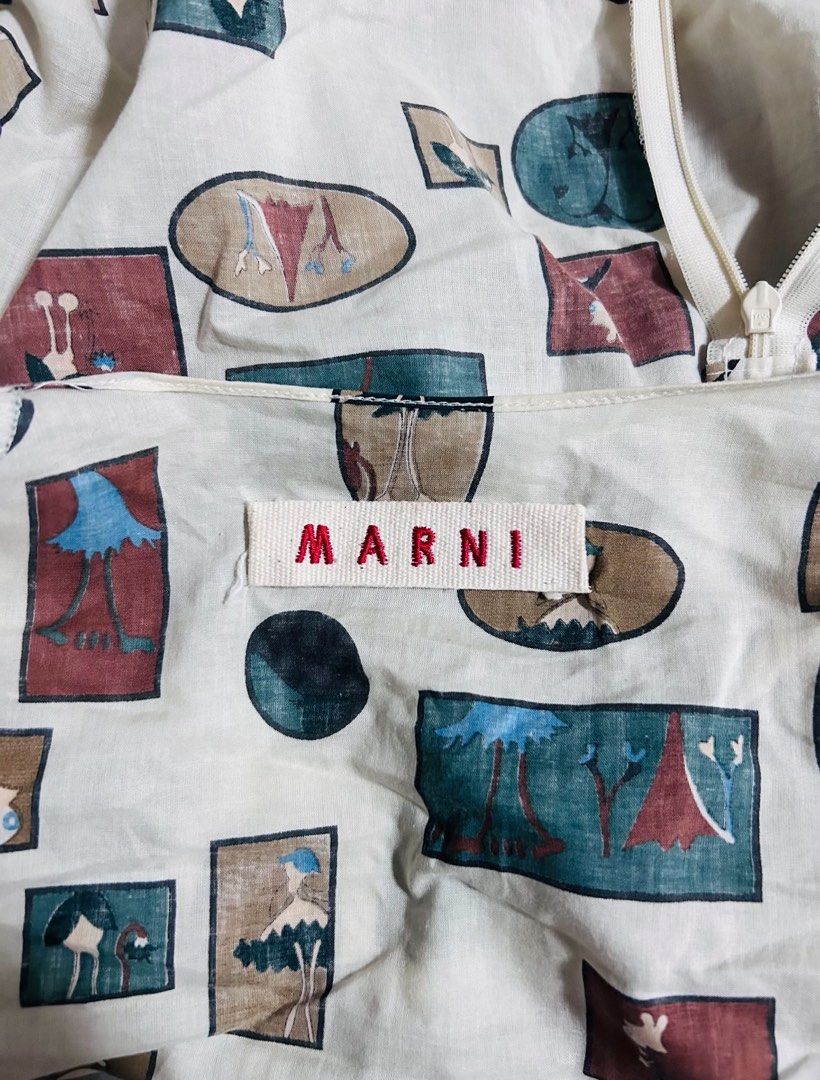MARNI (Category: Blouses) located in Davao. Submitted by sart0ria85 (Listing ID 1468907607, Image 3). Description: An italian luxury brand in caricatires of boxes and oblongs.95%COTTON 5%ELASTANE MADE IN ITALY 🇮🇹 MEDIUM. Size 6 Although the label says it is 42 for Large but this is more on medium fit blouse border to Large. EXCELLENT CONDITION (96/100).