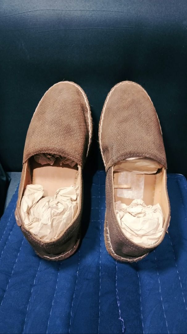 Massimo Dutti Leather Espadrilles (Category: Flats & Sandals) located in Caloocan City. Submitted by rodrosanes (Listing ID 1468868108, Image 2). Description: - Brand: Massimo Dutti - Style: Brown suede slip-on espadrilles - Size: 41 (stamped on rubber sole) - Details: Classic jute midsole trim and solid grip treads - Condition: Clean soles with minimal wear, carefully stuffed to maintain shape - Ideal for: Easy, stylish warm-weather wear.