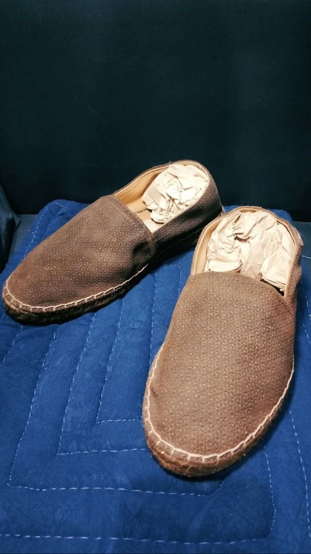 Massimo Dutti Leather Espadrilles (Category: Flats & Sandals) located in Caloocan City. Submitted by rodrosanes (Listing ID 1468868108, Image 3). Description: - Brand: Massimo Dutti - Style: Brown suede slip-on espadrilles - Size: 41 (stamped on rubber sole) - Details: Classic jute midsole trim and solid grip treads - Condition: Clean soles with minimal wear, carefully stuffed to maintain shape - Ideal for: Easy, stylish warm-weather wear.