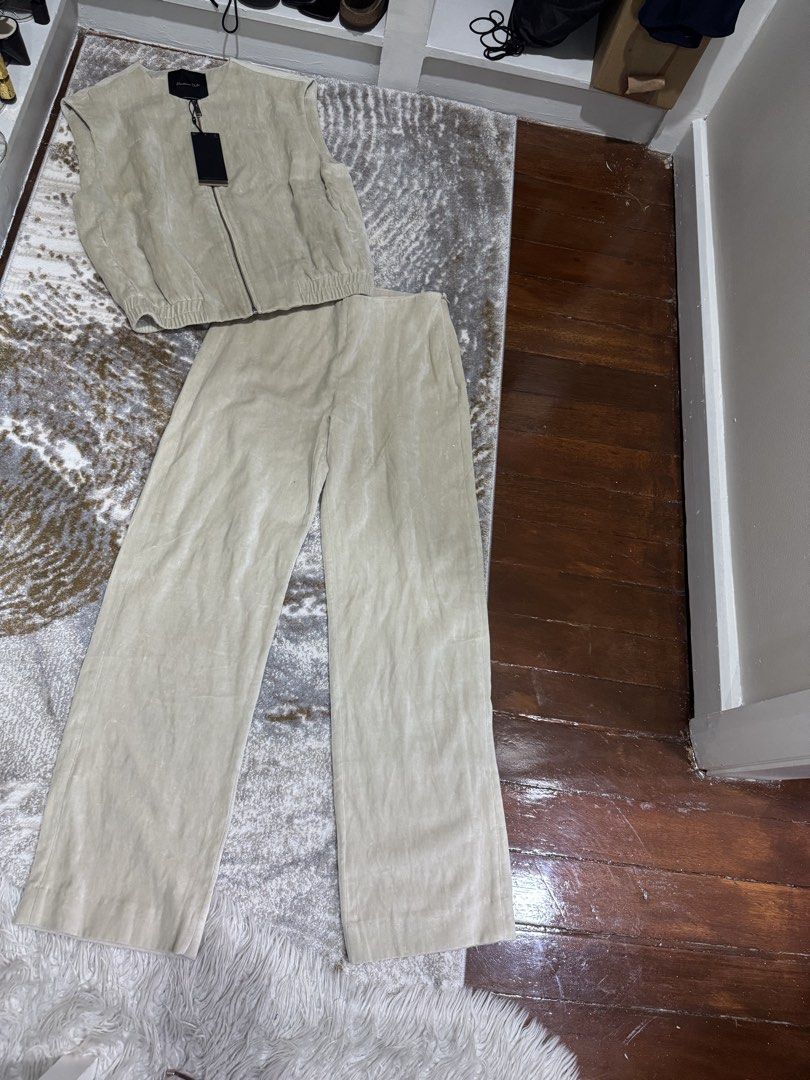 Massimo dutti set coords (Category: Sets or Coordinates) located in Makati City. Submitted by kirstenmuriel (Listing ID 1468871927, Image 1). Description: .