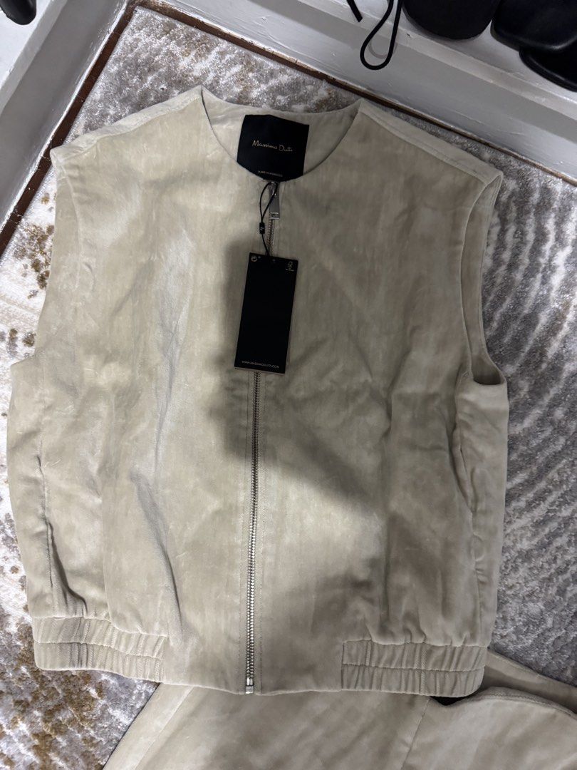 Massimo dutti set coords (Category: Sets or Coordinates) located in Makati City. Submitted by kirstenmuriel (Listing ID 1468871927, Image 2). Description: .