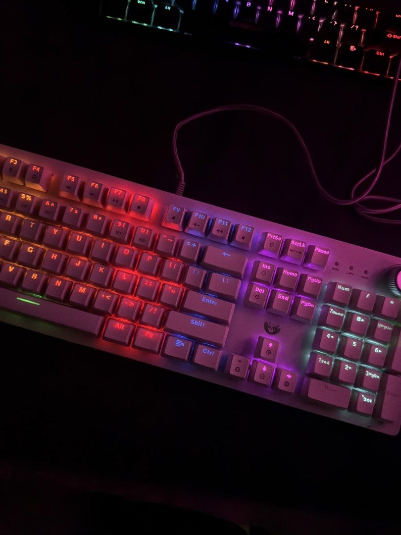 Maxpower Mechanical Gaming Keyboard RGB Backlit with Volume Knob (Category: Computer Keyboard) located in Manila. Submitted by yheuizk (Listing ID 1468837066, Image 2). Description: - Color: Clean white design - Layout: Full-size with numeric keypad - Control: Dedicated volume control knob - Lighting: Vibrant RGB backlighting - Connectivity: Wired USB - Blue Switch Negotiable !! .