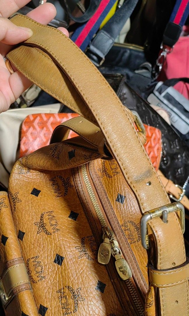 Mcm hobo cognac (Category: Shoulder Bags) located in Bacolod City. Submitted by darriebags88 (Listing ID 1468774502, Image 3). Description: auth with flaw s side ng bag yan lnf issue wla na iba semi large.