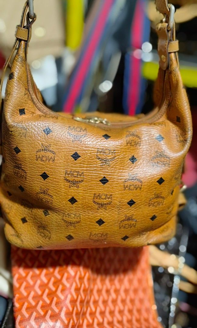 Mcm hobo cognac (Category: Shoulder Bags) located in Bacolod City. Submitted by darriebags88 (Listing ID 1468774502, Image 2). Description: auth with flaw s side ng bag yan lnf issue wla na iba semi large.
