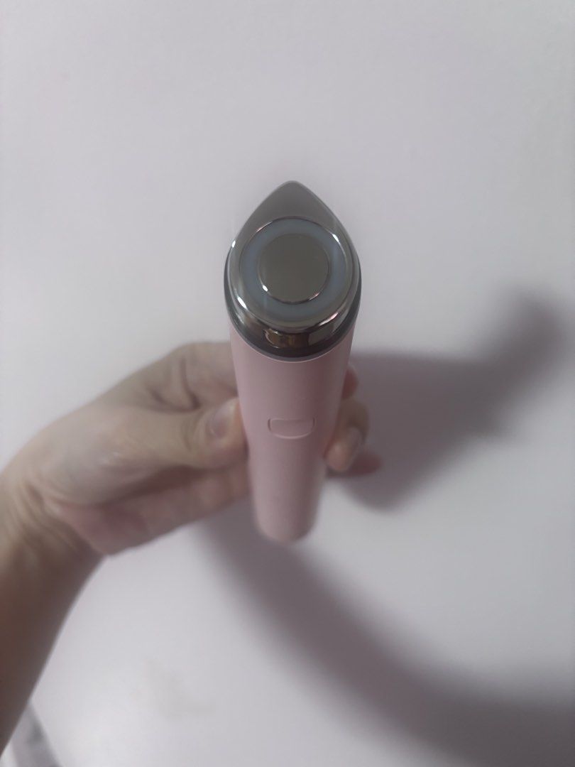 Medicube Age-R Booster Pro Mini Pink (Category: Face Care) located in Pasig City. Submitted by prettypink0420 (Listing ID 1468792131, Image 2). Description: - Item: Medicube Age-R Booster Pro Mini - Color: Pink - Purchased: December 2024 - Condition: 100% working, well-loved with normal signs of use - Inclusion: Device only (no box and charger included) - Reason for Selling: Upgraded to a newer unit.