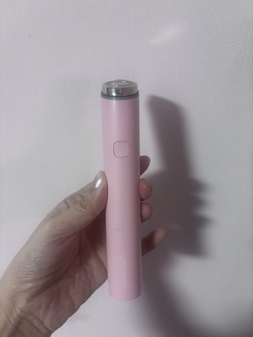 Medicube Age-R Booster Pro Mini Pink (Category: Face Care) located in Pasig City. Submitted by prettypink0420 (Listing ID 1468792131, Image 3). Description: - Item: Medicube Age-R Booster Pro Mini - Color: Pink - Purchased: December 2024 - Condition: 100% working, well-loved with normal signs of use - Inclusion: Device only (no box and charger included) - Reason for Selling: Upgraded to a newer unit.