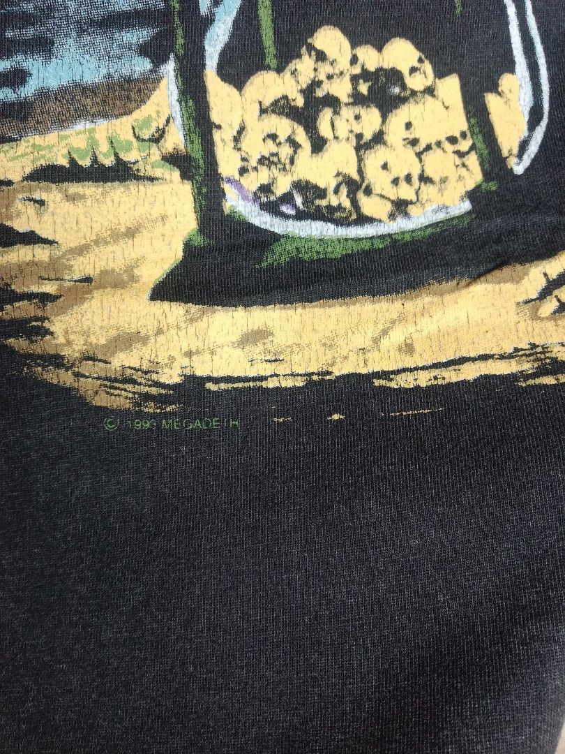 Megadeth (Category: Tshirts & Polo Shirts ) located in Dumaguete. Submitted by pete_villalon (Listing ID 1468746525, Image 3). Description: 23/29 dimes issue:hairline.