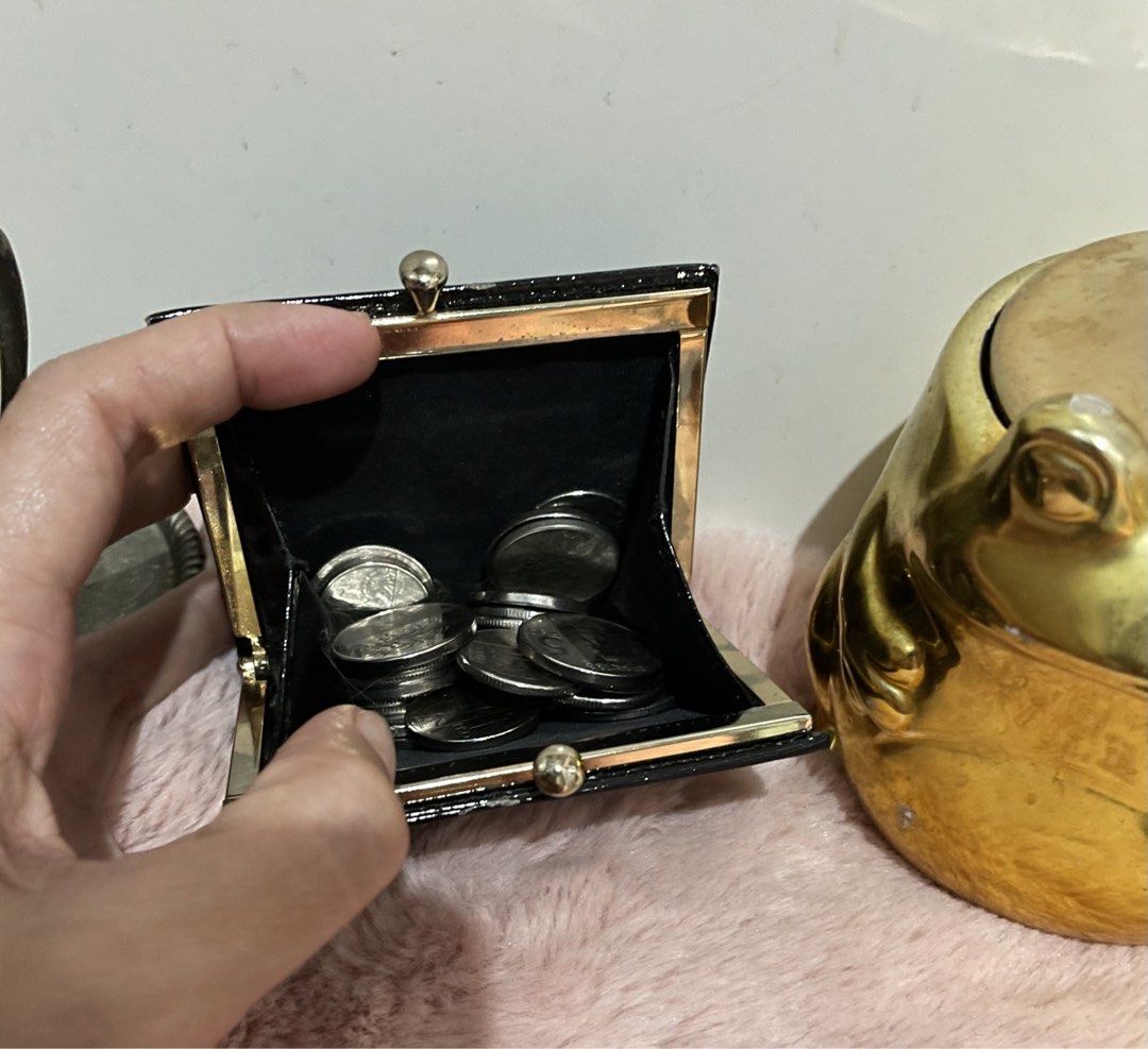 Menard Croc Kisslock Coin Purse (Category: Wallets & Card holders) located in Antipolo. Submitted by lilhermes (Listing ID 1468738708, Image 3). Description: Coin Purse Only Hindi po fit ang card In very good condition.