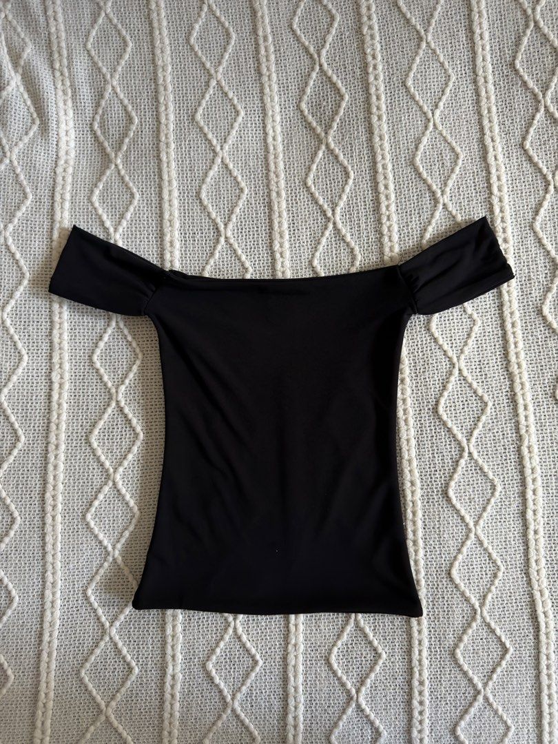 Mera Black Off-Shoulder Top (Category: Blouses) located in Cebu City. Submitted by myrosieposie (Listing ID 1468743280, Image 2). Description: Havent worn this yet since it doesnt fit :”) Fits at most 30 bust..