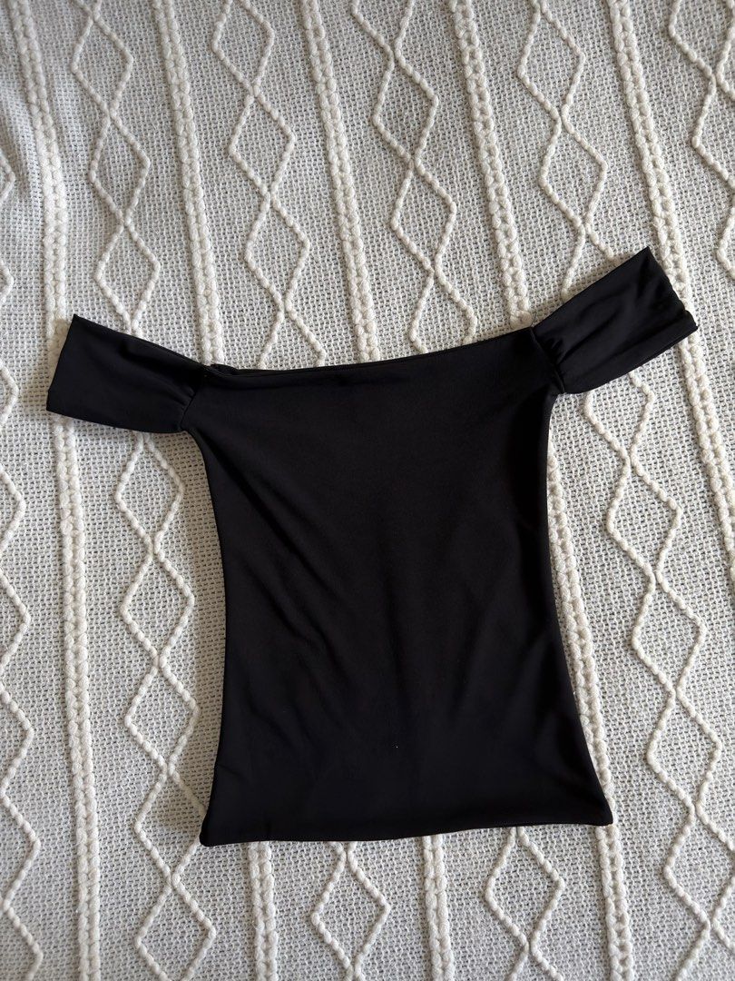 Mera Black Off-Shoulder Top (Category: Blouses) located in Cebu City. Submitted by myrosieposie (Listing ID 1468743280, Image 1). Description: Havent worn this yet since it doesnt fit :”) Fits at most 30 bust..