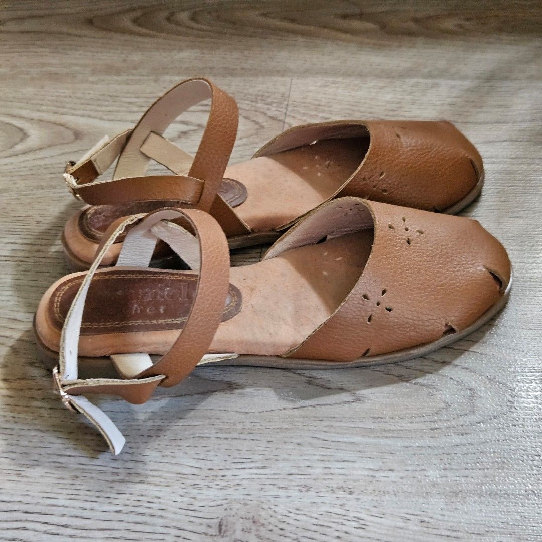Meraniel Bernabeth Sandals Size 7 (Category: Flats & Sandals) located in Quezon City. Submitted by dboba (Listing ID 1468728970, Image 2). Description: closed toe sandals made of genuine leather.