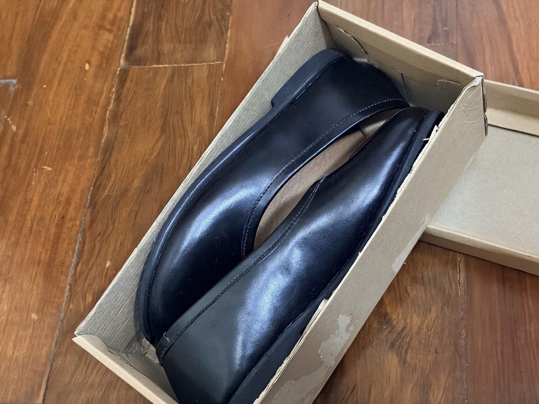 Meraniel Leather Tabi Flats (Category: Flats & Sandals) located in Quezon City. Submitted by fellceas (Listing ID 1468758824, Image 3). Description: - Brand: Meraniel - Color: Black with tan inner sole and gold foil logo - Style: Trendy split-toe tabi design, slip-on - Material: Smooth leather upper - Extras: Heel grips already attached for extra comfort, includes original cardboard shoebox - Pre-ordered, no bow. - Worn only once to fit—too big f